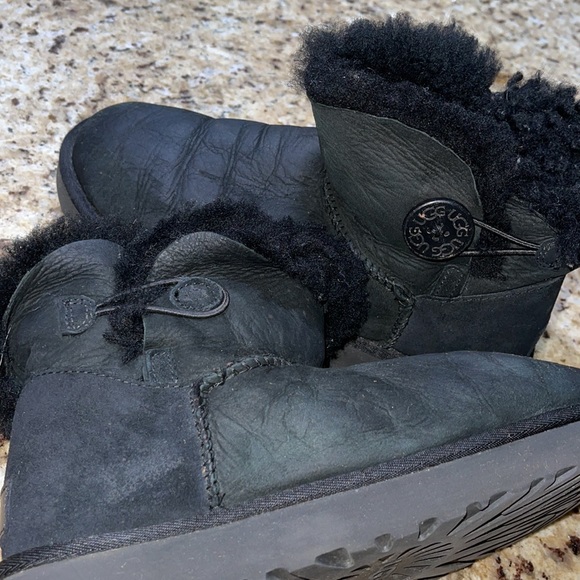 UGG Mini Bailey Button - Picture 8 of 8